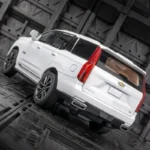 1:32 Cadillac Escalade Off Road Vehicle Alloy Car Diecast Metal Model Sound Light Pull Back Toy Car Central Control Ornaments